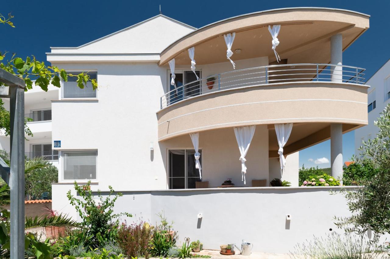 Apartments A&T Sukošan エクステリア 写真