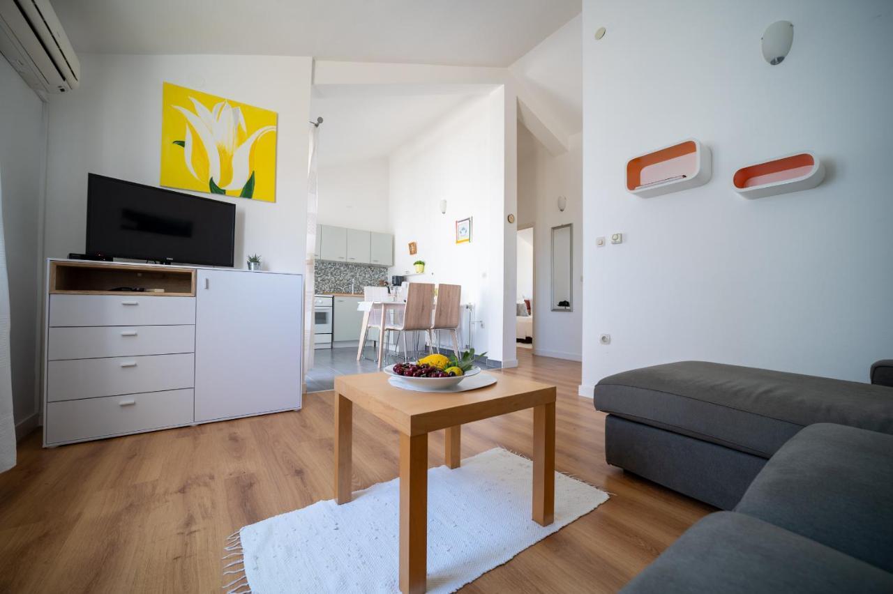 Apartments A&T Sukošan エクステリア 写真
