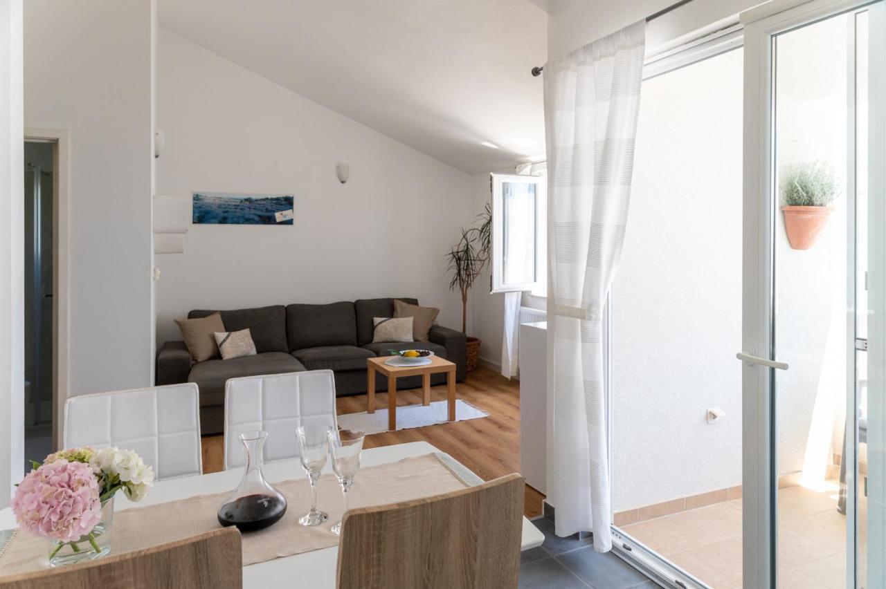 Apartments A&T Sukošan エクステリア 写真
