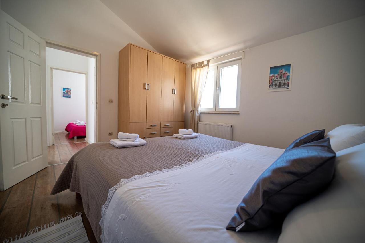 Apartments A&T Sukošan エクステリア 写真