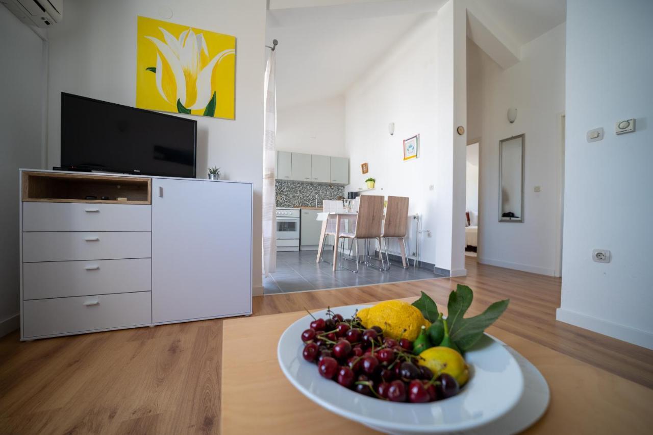 Apartments A&T Sukošan エクステリア 写真