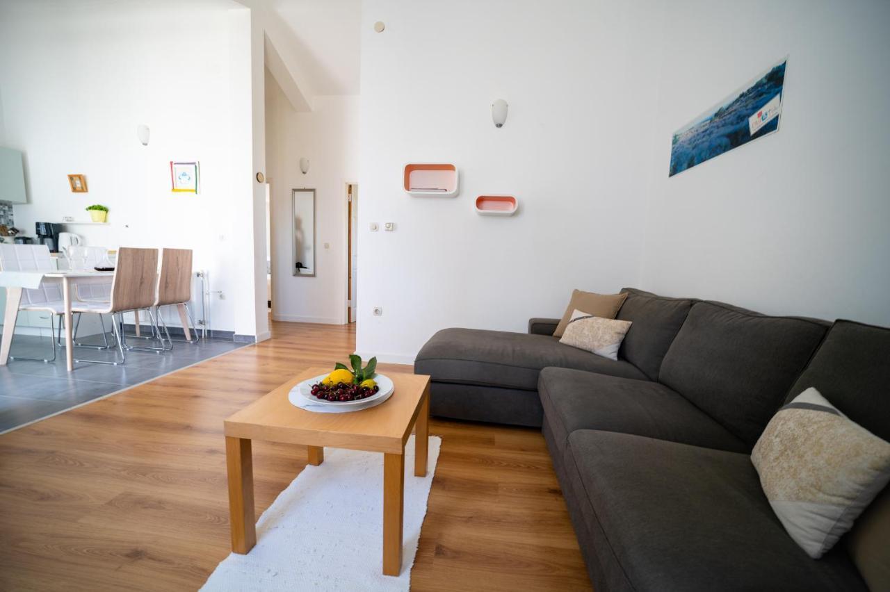 Apartments A&T Sukošan エクステリア 写真