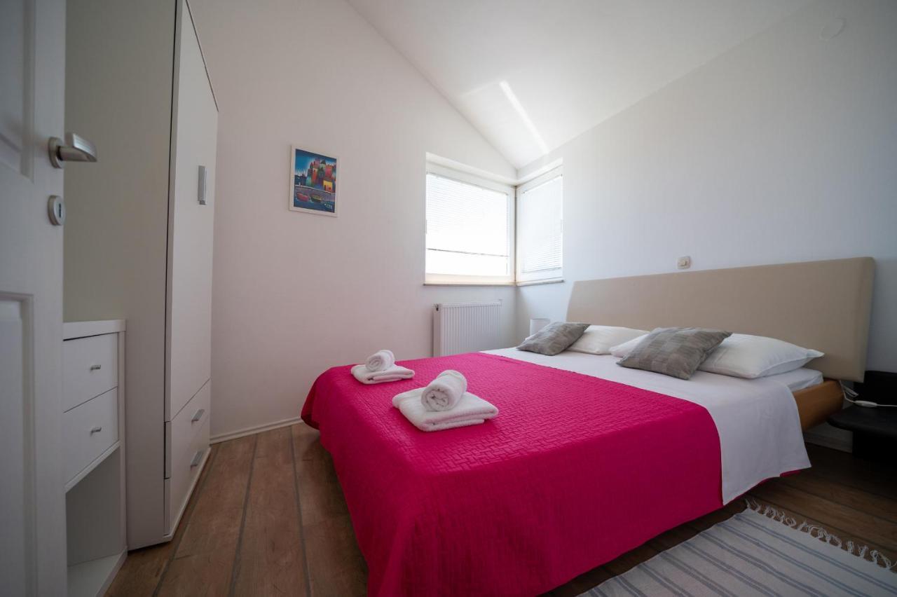 Apartments A&T Sukošan エクステリア 写真